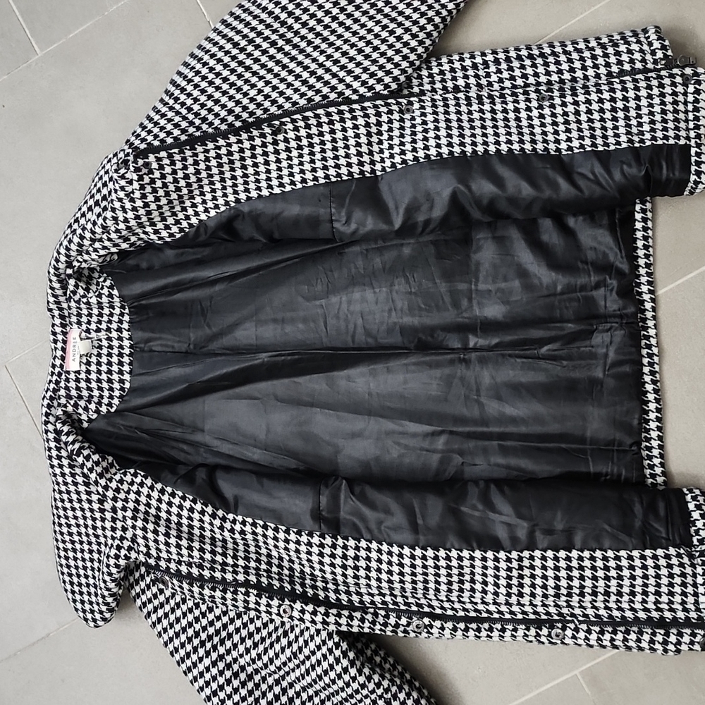 Fall Favorite! Black/White Check Jacket - Picture 5 of 5